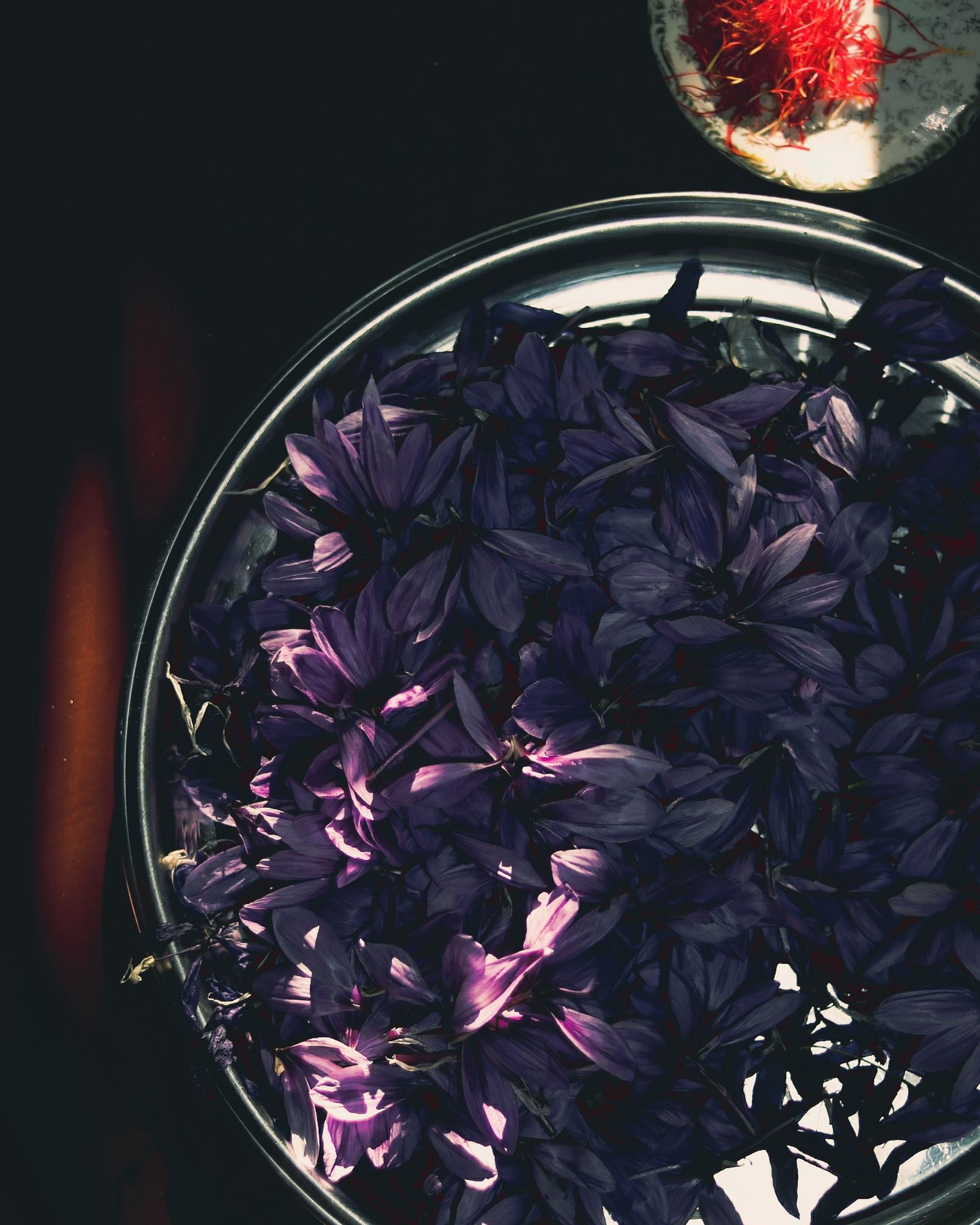 Hand-sorting saffron threads to all-red Mongra grade